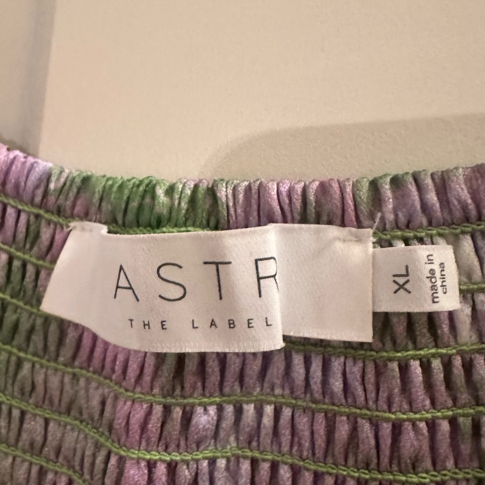 Astr Lavender and Green Pleated V-Neck Midi Dress - Picture 6 of 6